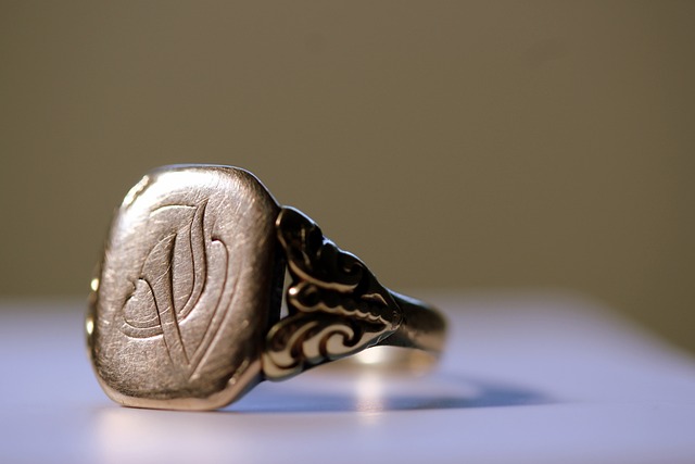 How To Style Gold or Silver Signet Rings